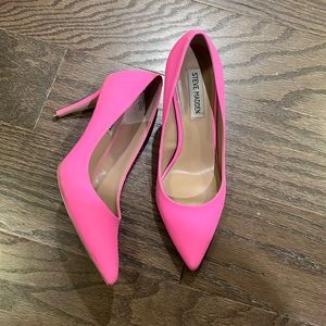 Steve Madden bubblegum pink pumps